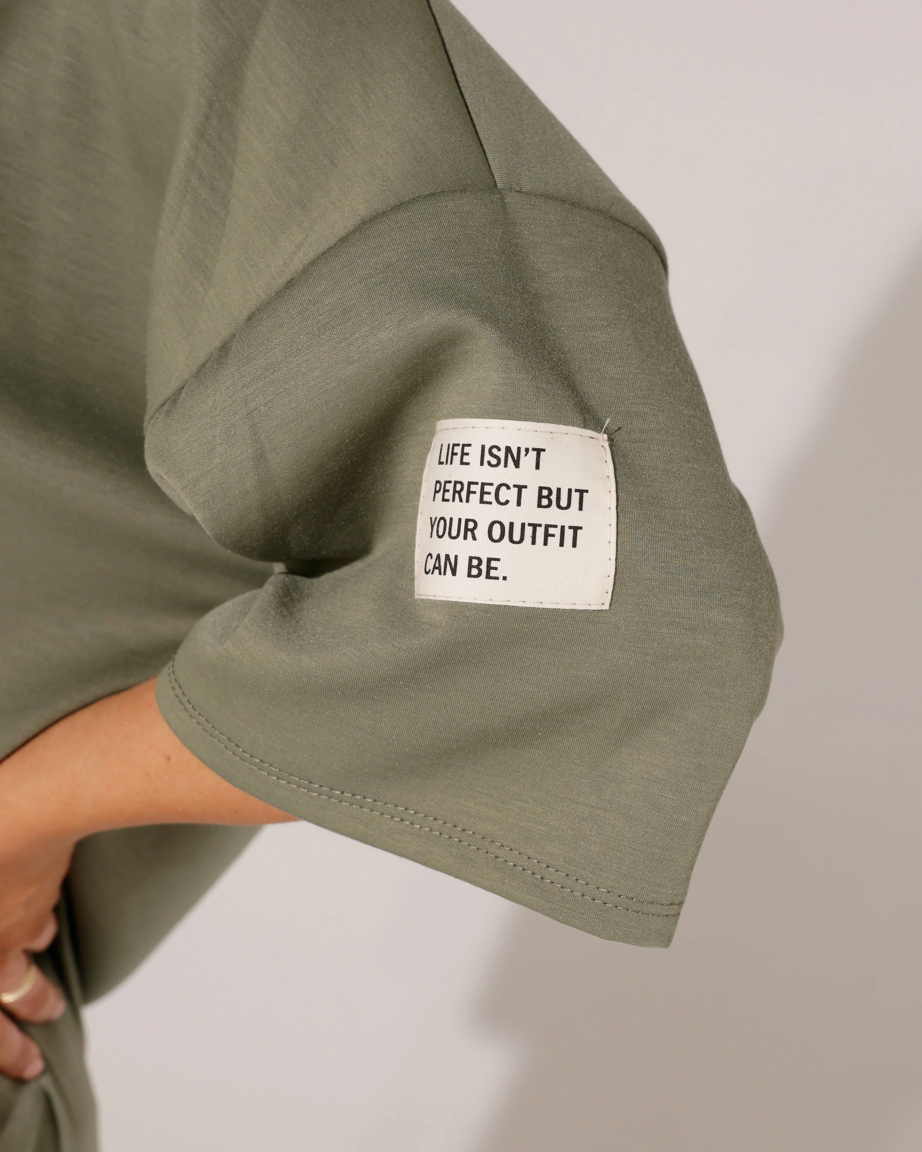 Huispak korte mouwen beige label isn't Perfect Groen - Image 4