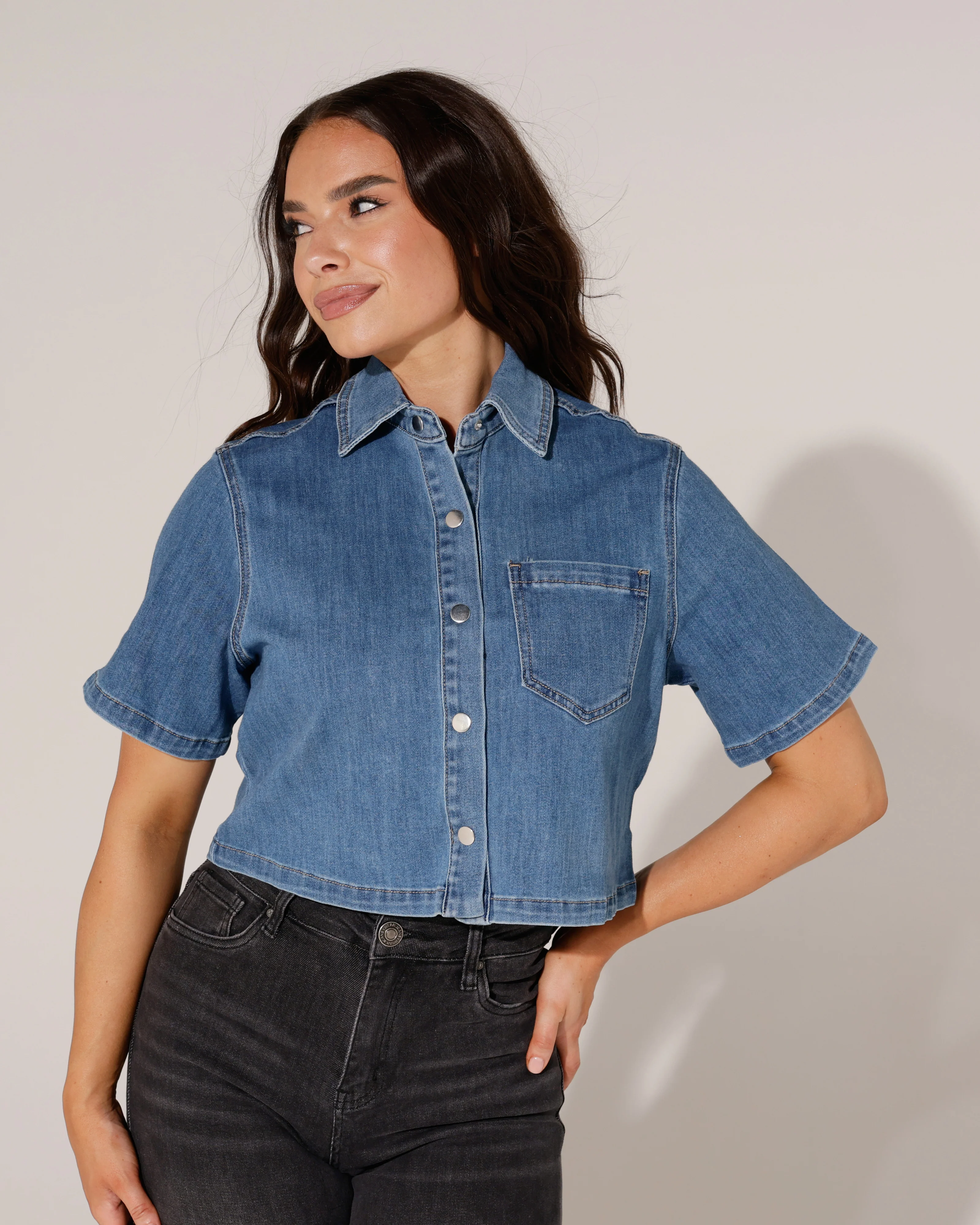 Laulia | Spijkerblouse kortvallend Nina Blauw - Image 2