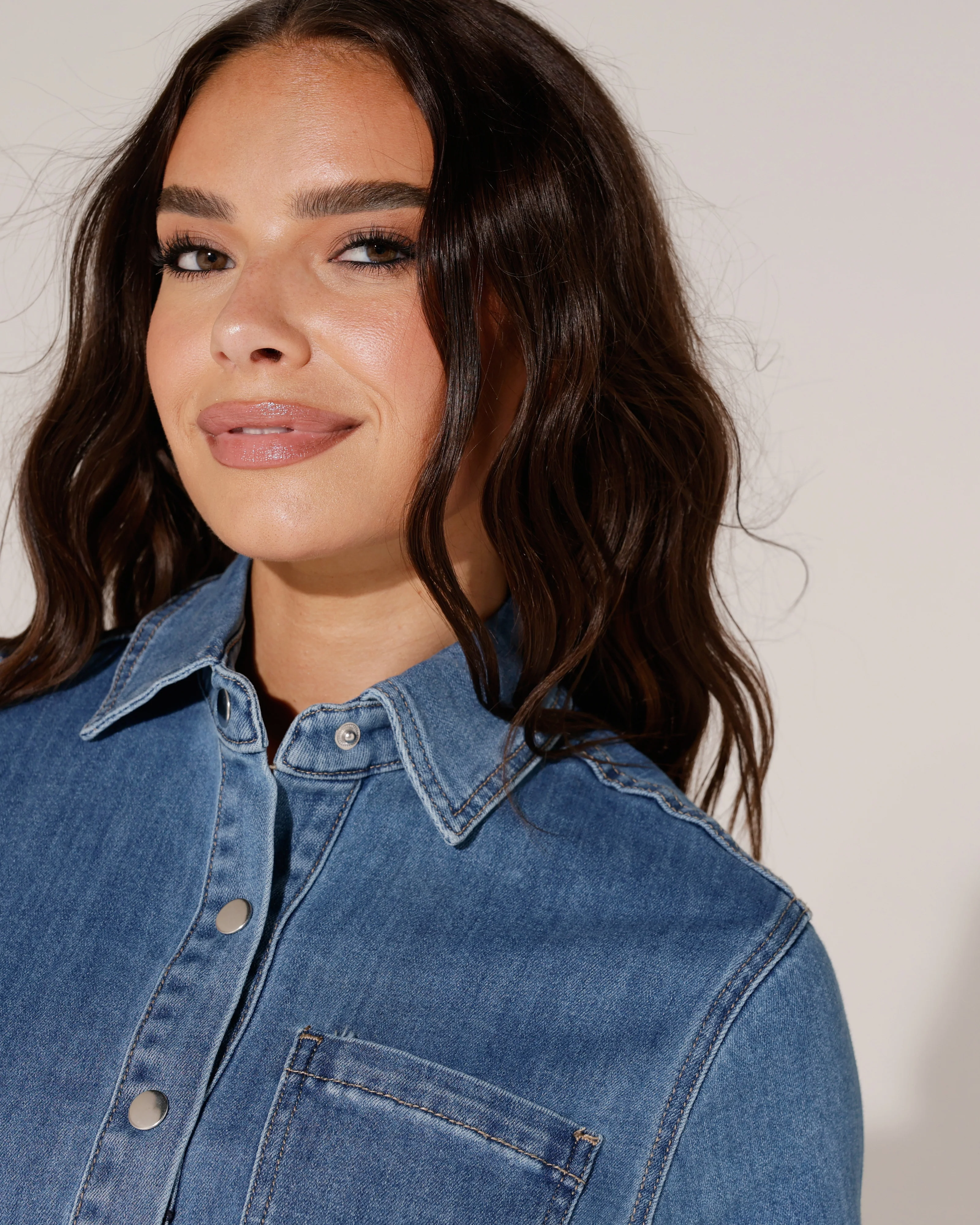 Laulia | Spijkerblouse kortvallend Nina Blauw - Image 3