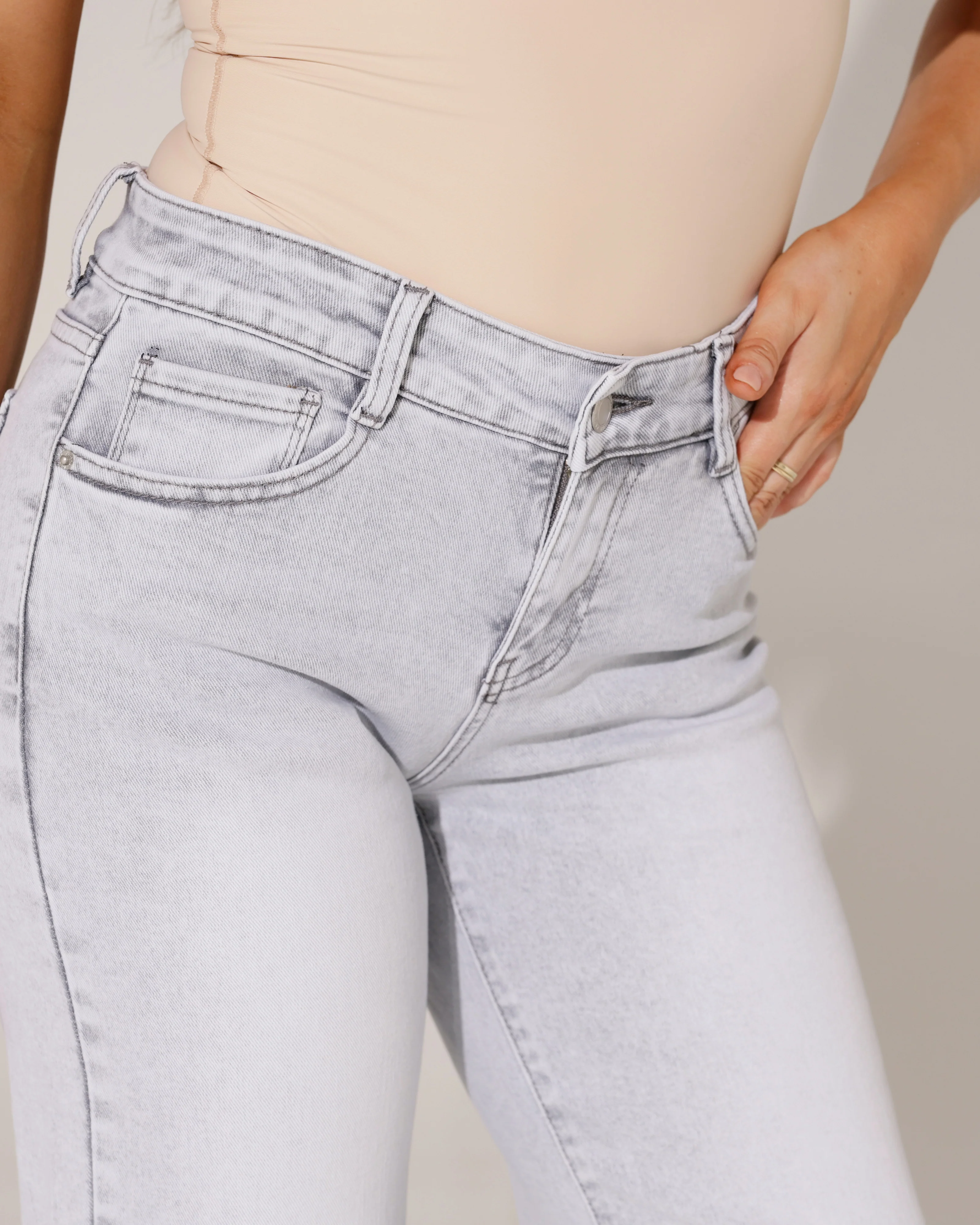 Laulia | Wide leg jeans, low waist Yara-23 Lichtgrijs - Image 3