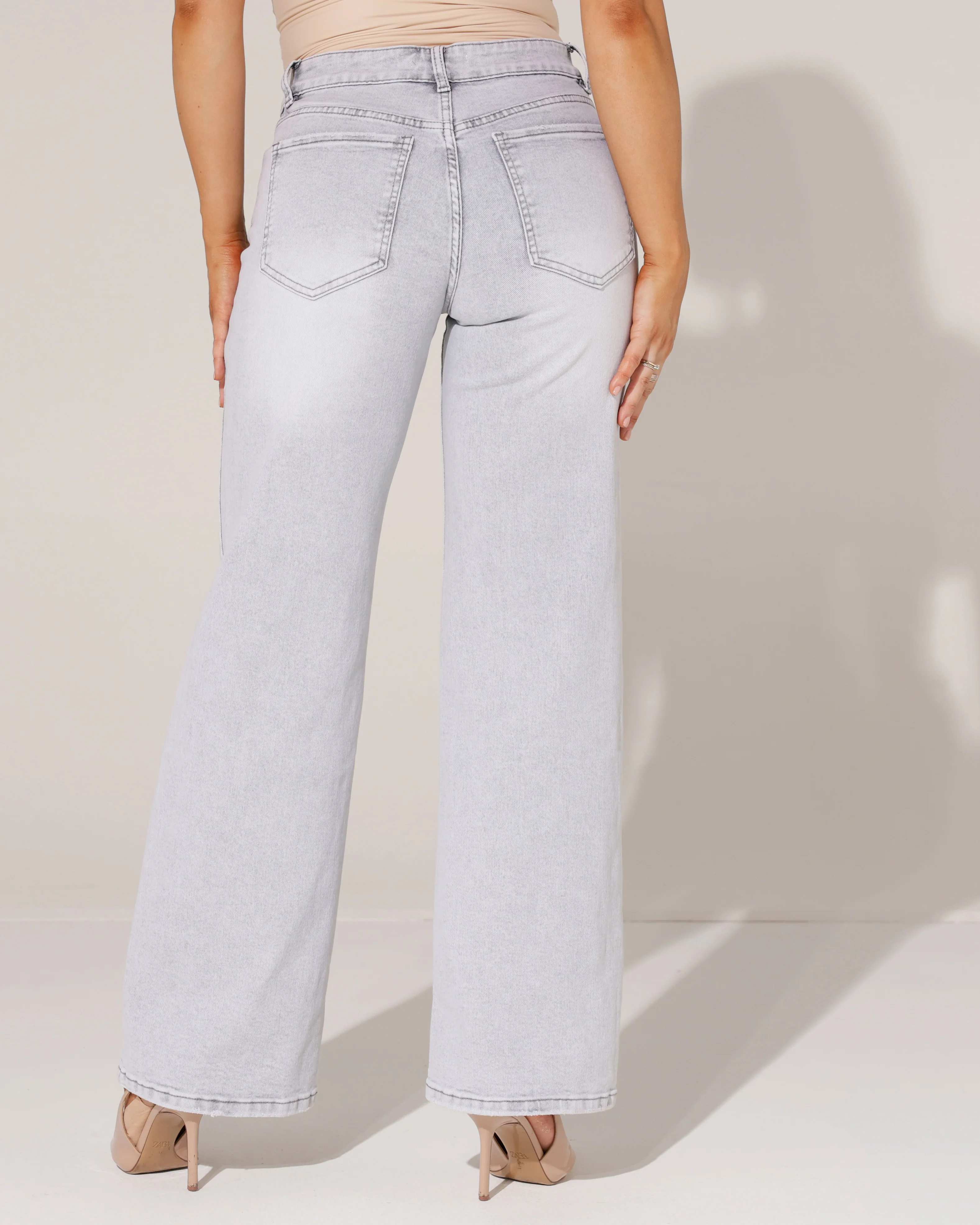 Laulia | Wide leg jeans, low waist Yara-23 Lichtgrijs - Image 4