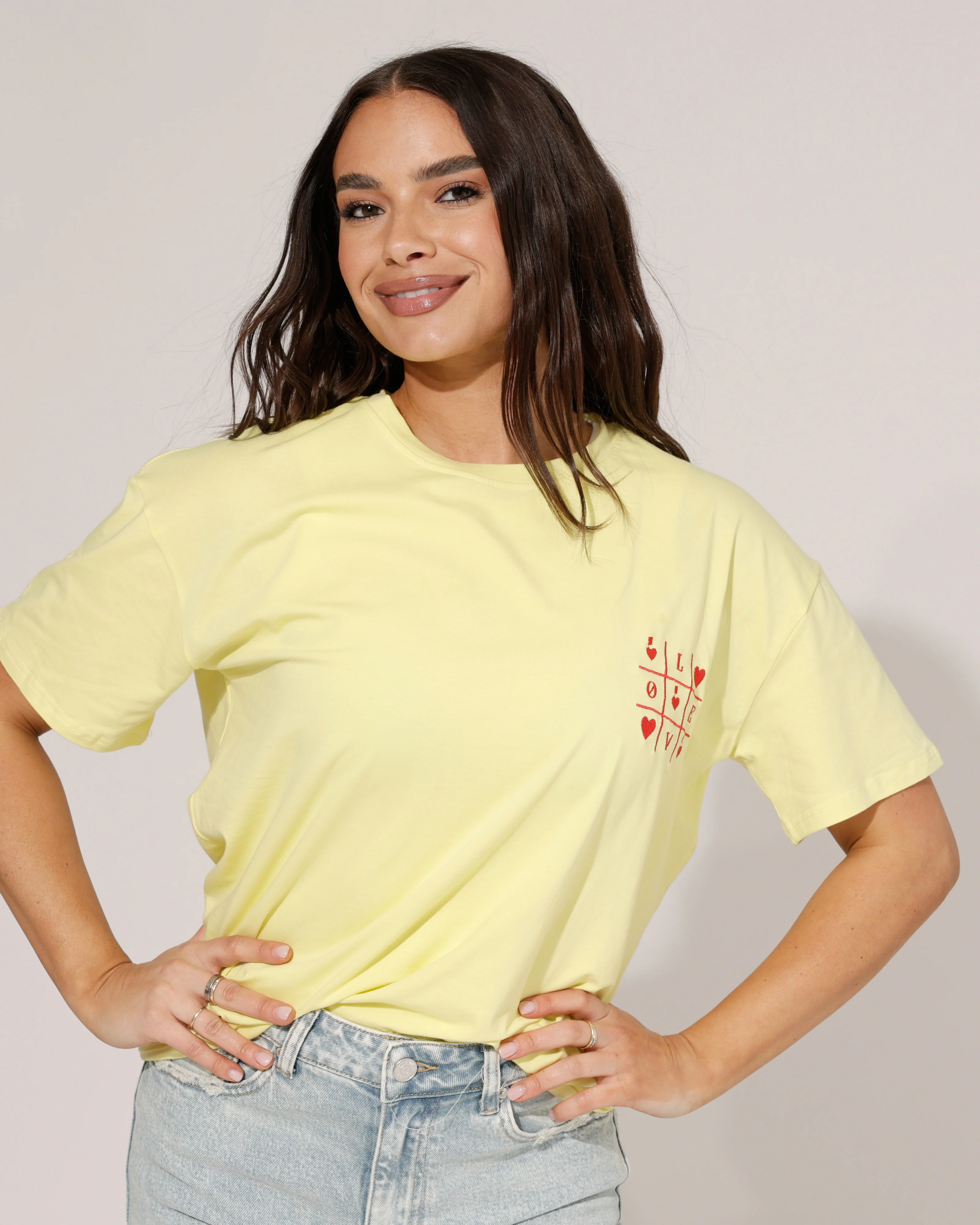 T-shirt Love hearts Geel - Image 2