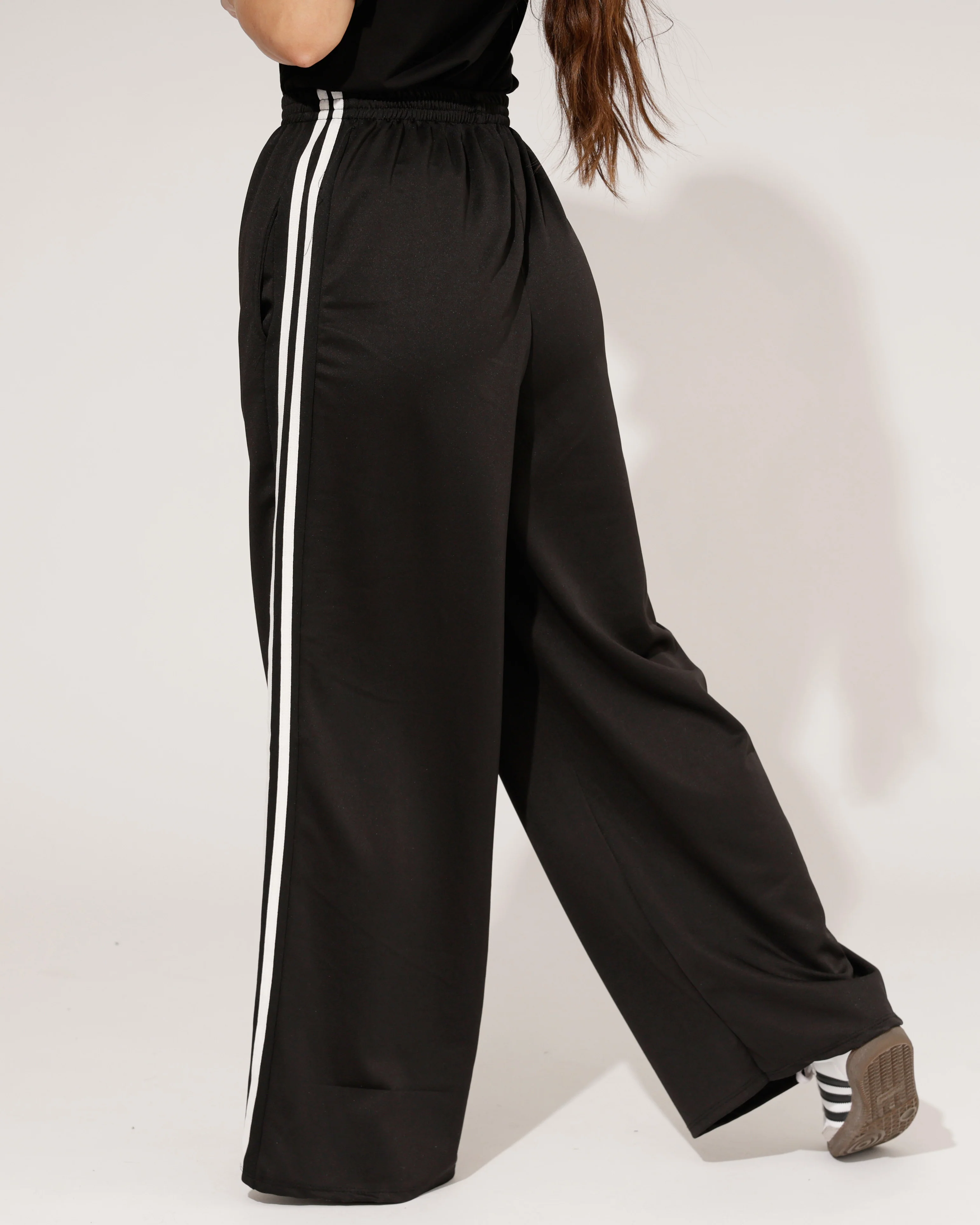 Wide leg broek met zijstrepen Kristy Zwart/ Wit - Image 5