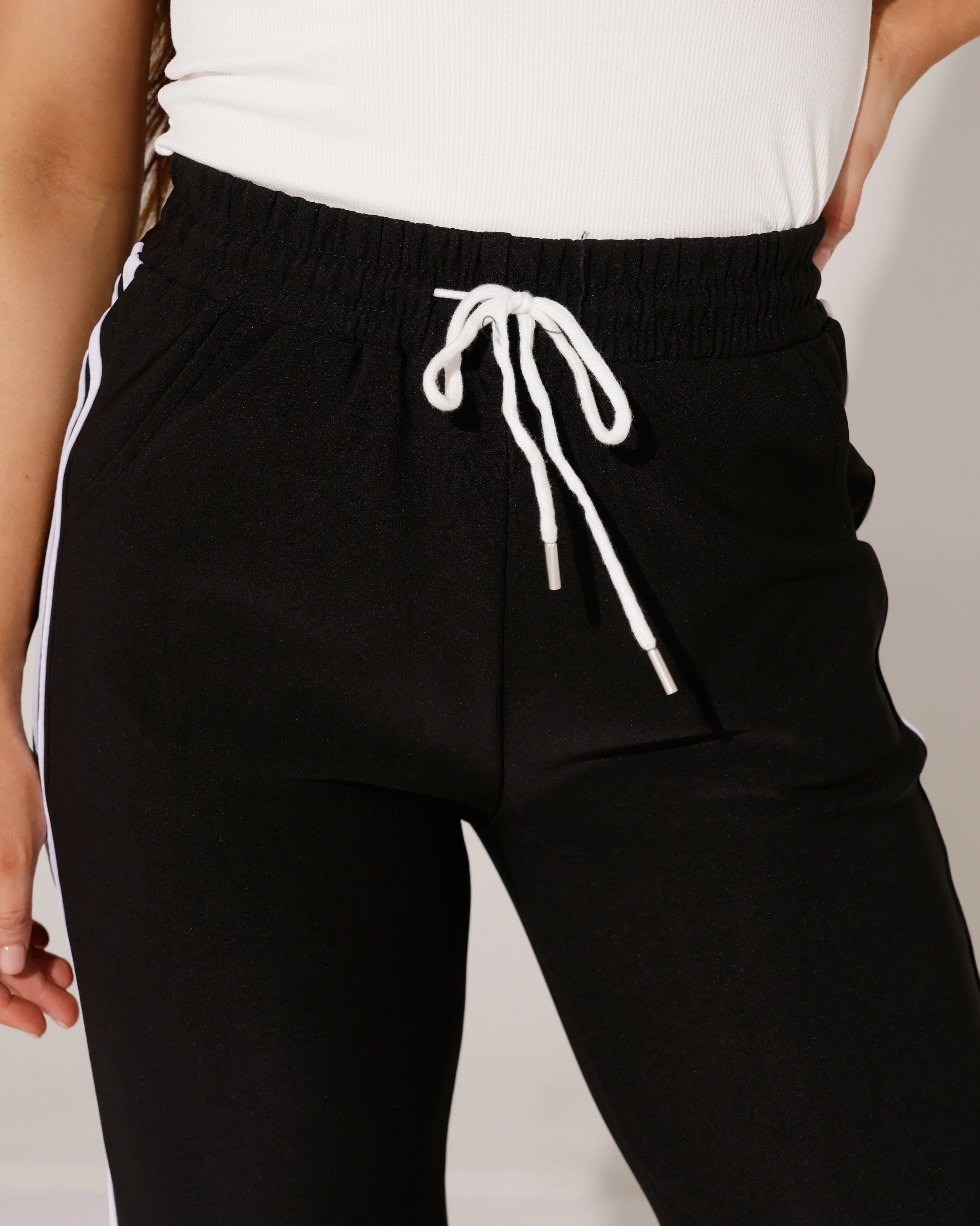 Wijde broek met zijstrepen Cindy Zwart - Image 6